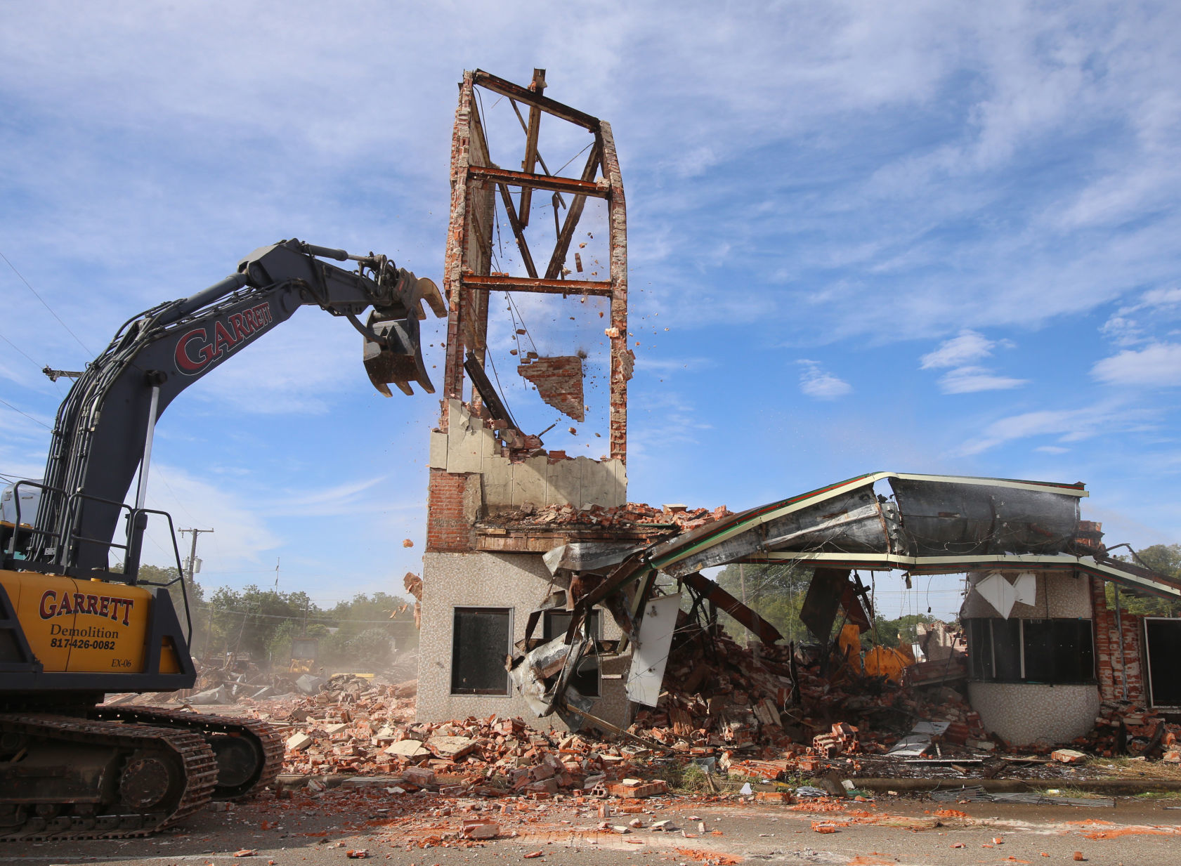 Demolition of 25th Street Theatre